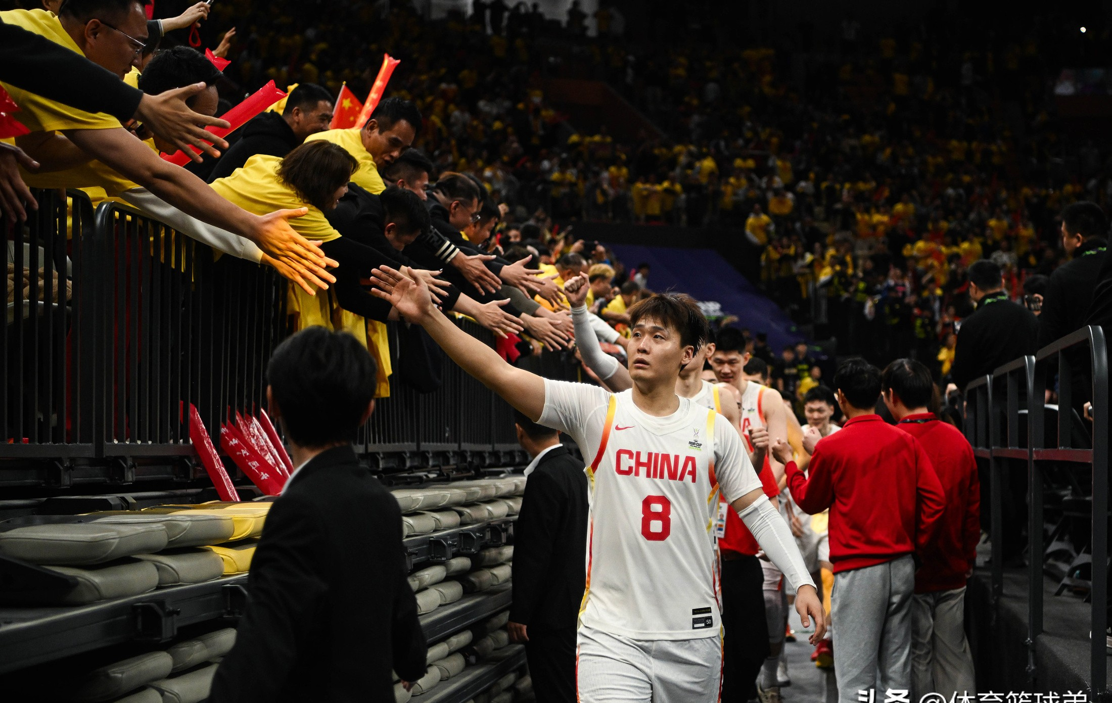 华体会体育-包含集结日阿贾克斯备战欧联新疆广汇集结日手感冰凉，Uzi在中国队比赛中险胜直接炸裂的词条