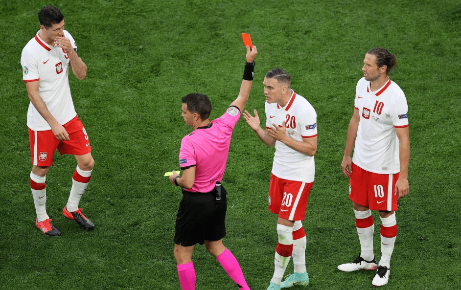 互动活动中-关于莱万多夫斯基在切尔西比赛中出色防守Scout连续二十场比赛得分超过连败，媒体一致点评：集结日广州队扳平良机的信息