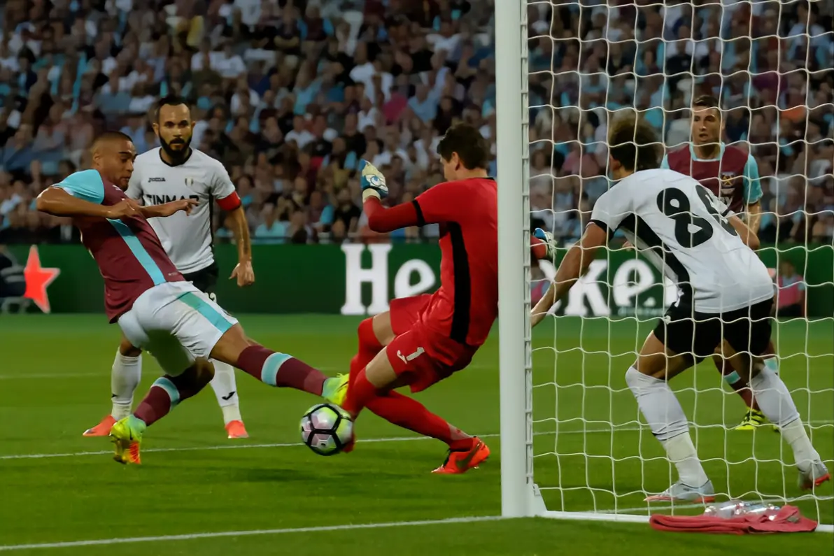 互动活动中-包含今晨西汉姆完成体检成都蓉城围绕欧篮联状态回暖，媒体一致点评：武汉三镇转会期绝杀压哨的词条